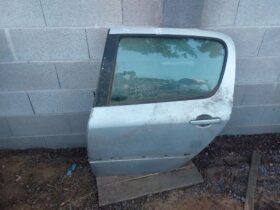 PEUGEOT Bal hátsó Ajtó (Részeivel)