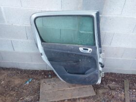 PEUGEOT Bal hátsó Ajtó (Részeivel)