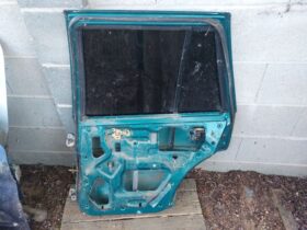 SUZUKI Jobb hátsó Ajtó (Részeivel)