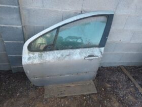 PEUGEOT Bal első Ajtó (Részeivel)