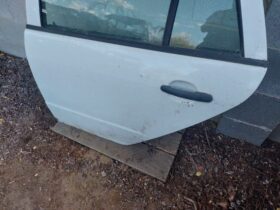 SKODA Bal hátsó Ajtó (Részeivel)