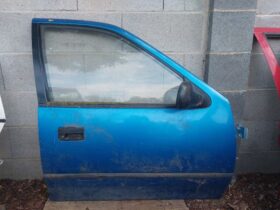 SUZUKI Jobb első Ajtó (Részeivel)