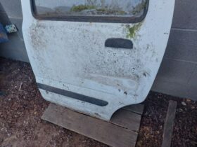 SUZUKI Bal hátsó Ajtó (Részeivel)