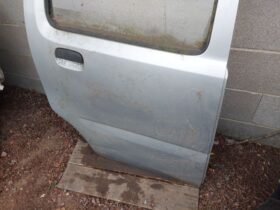 SUZUKI Jobb hátsó Ajtó (Részeivel)