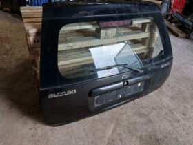 SUZUKI Csomagtérajtó (Részeivel)