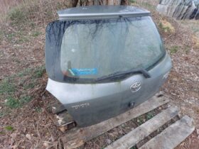 TOYOTA Csomagtérajtó (Részeivel)