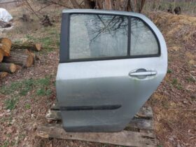 TOYOTA Bal hátsó Ajtó (Részeivel)