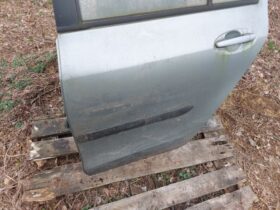 TOYOTA Bal hátsó Ajtó (Részeivel)