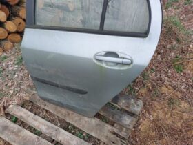 TOYOTA Bal hátsó Ajtó (Részeivel)
