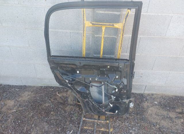 
								SUZUKI Bal hátsó Ajtó (Részeivel) full									