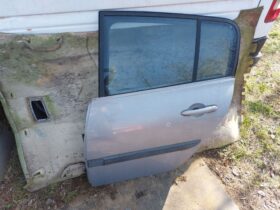 RENAULT Bal hátsó Ajtó (Részeivel)