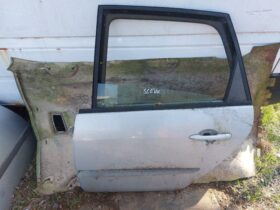 RENAULT Bal hátsó Ajtó (Részeivel)