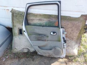 RENAULT Bal hátsó Ajtó (Részeivel)