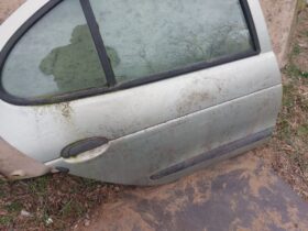 RENAULT Jobb hátsó Ajtó (Részeivel)