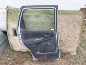 SUZUKI Bal hátsó Ajtó (Részeivel)