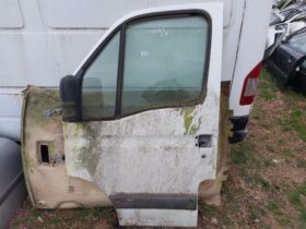 RENAULT Bal első Ajtó (Részeivel)